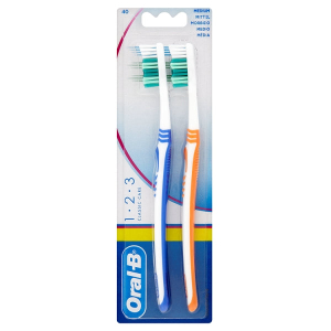 ORAL B TOOTHBRUSH CLASSIC MEDIUM X 2